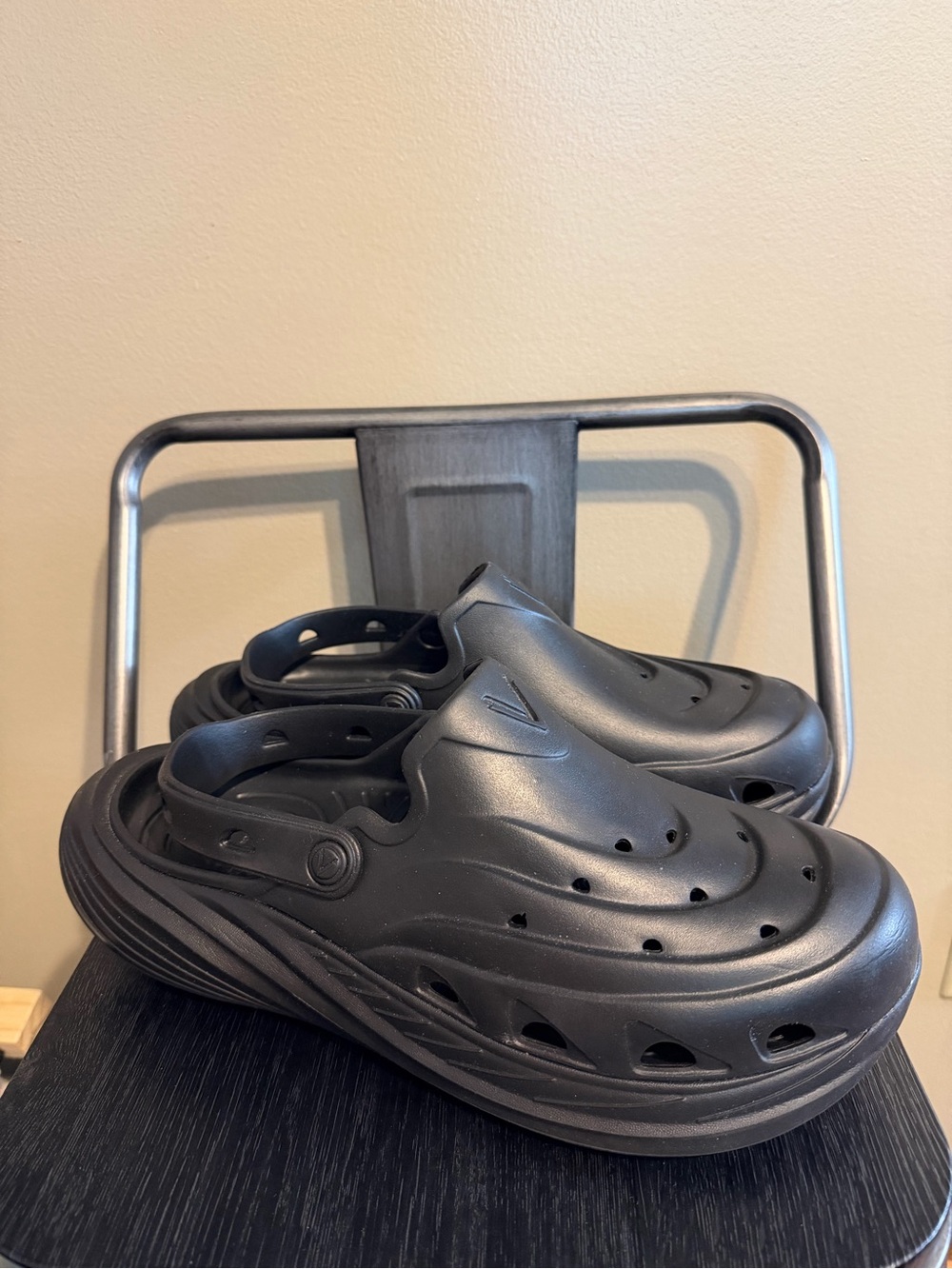 NWT Vionic Wave RX Recovery Clogs Black Women's 11 Men's 9